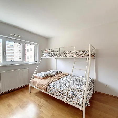 Neuf - Tram - Parking - * Estrasburgo