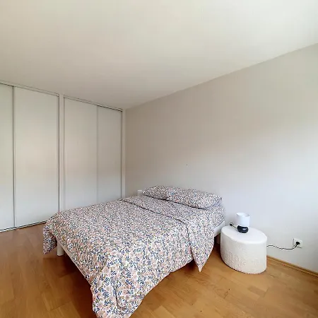 Apartment Neuf - Tram - Parking - *