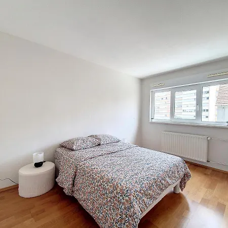 Neuf - Tram - Parking - *